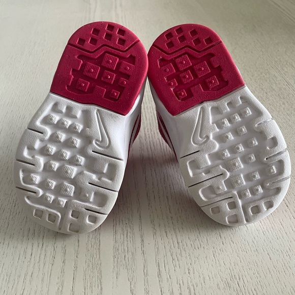 Child's Pink/Red Nike Air Max Motion LW (TDV) Sneaker Sz 4c - Picture 6 of 6